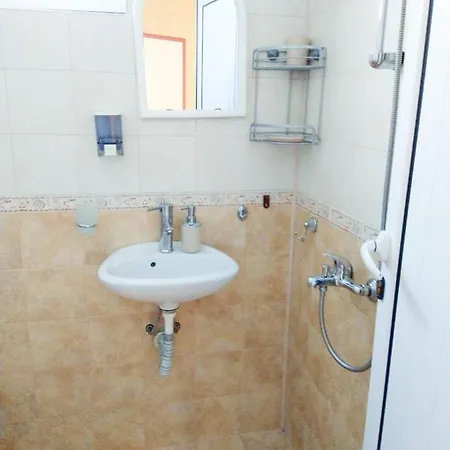 Kъща за гости прохлада 3 и 4 етаж 3* Синеморец